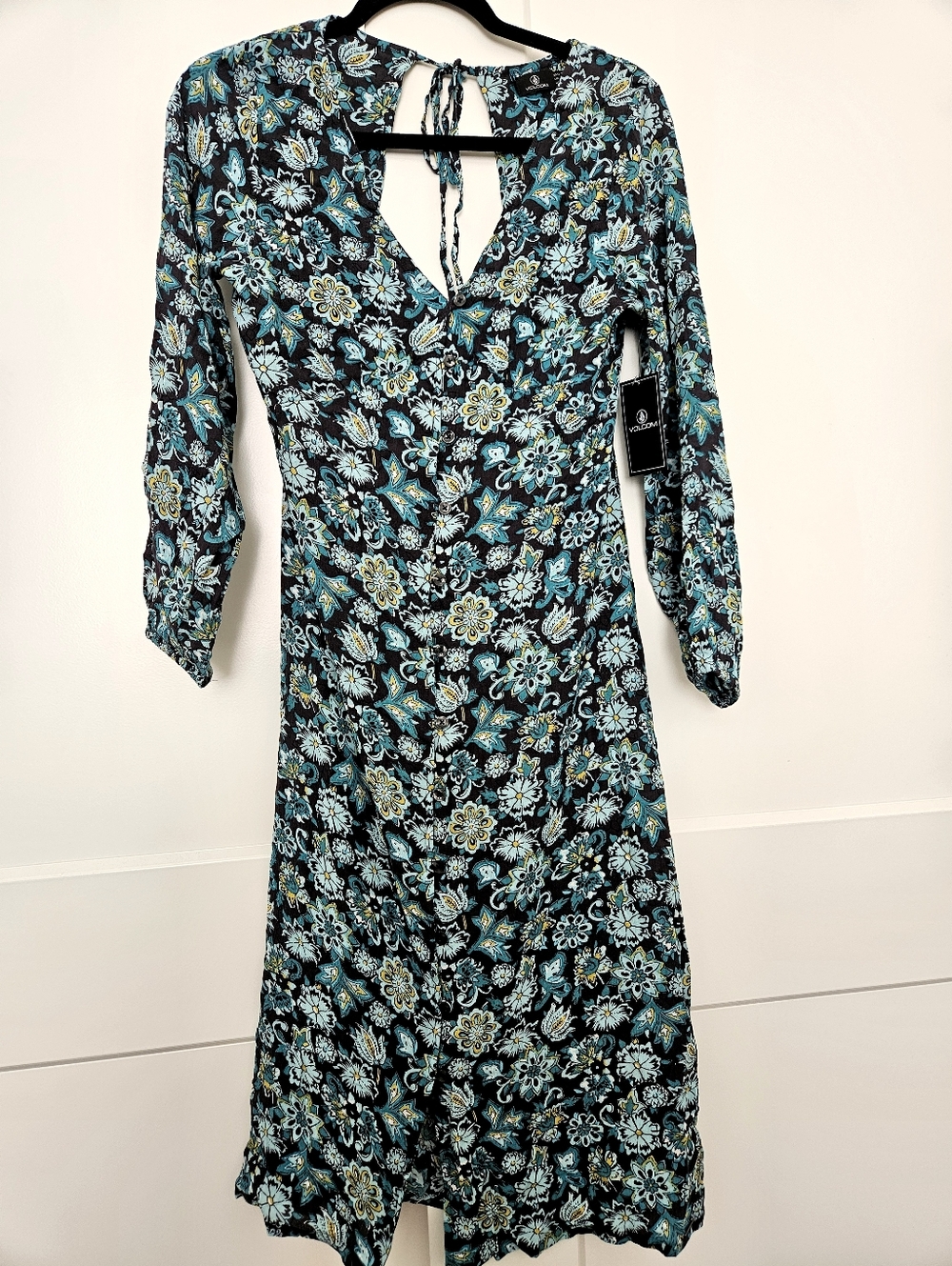 Volcom Sential Cutout Long-Sleeve Midi Dress. size small